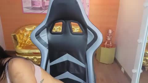 Snapshot of emily_smith_t chatting on July 10, 12:41 pm emily_smith_t online show from July 10, 12:41 pm