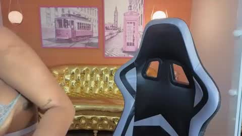 Snapshot of emily_smith_t chatting on July 11, 12:30 pm emily_smith_t online show from July 11, 12:30 pm