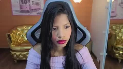 Snapshot of emily_smith_t chatting on July 13, 12:41 pm emily_smith_t online show from July 13, 12:41 pm