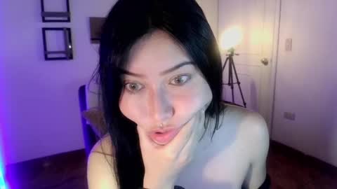 Snapshot of emily_swan_04 chatting on February 21, 2:17 am Emily  Swan online show from February 21, 2:17 am