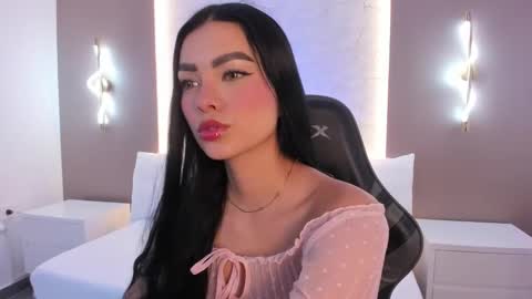 emily_tolson online show from December 18, 7:20 pm