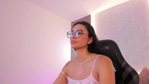emily_tolson online show from March 10, 8:14 pm