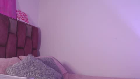 emily_w2 online show from February 18, 7:09 pm