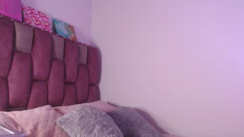 emily_w2 online show from January 6, 3:43 am