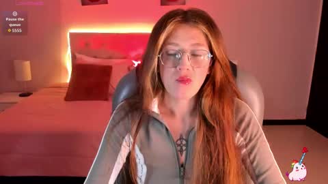 emily_warren__ online show from February 20, 8:20 pm