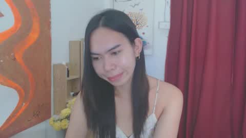emily_xo143 online show from May 13, 1:30 pm