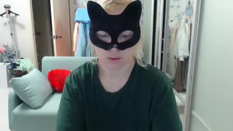 Snapshot of emily_york18 chatting on March 19, 5:39 pm Emily online show from March 19, 5:39 pm