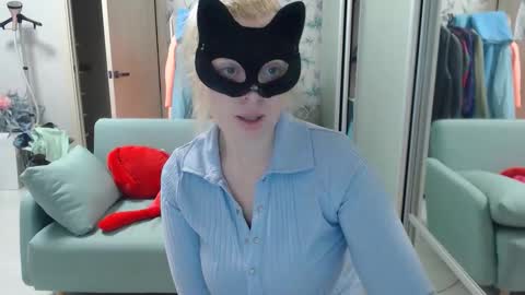 Snapshot of emily_york18 chatting on March 20, 4:56 pm Emily online show from March 20, 4:56 pm