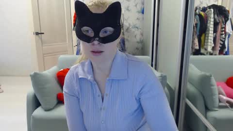 Snapshot of emily_york18 chatting on April 2, 3:42 pm Emily online show from April 2, 3:42 pm