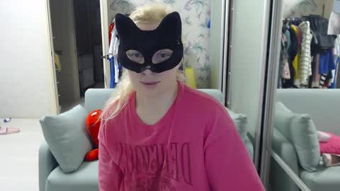 Snapshot of emily_york18 chatting on April 7, 6:30 pm Emily online show from April 7, 6:30 pm