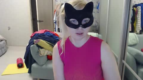 Snapshot of emily_york18 chatting on April 15, 8:20 pm Emily online show from April 15, 8:20 pm