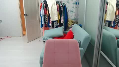 Snapshot of emily_york18 chatting on April 23, 5:48 pm Emily online show from April 23, 5:48 pm