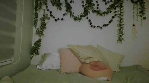 Emily Alexa online show from May 24, 12:32 pm