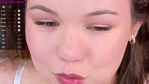 Snapshot of emilyart_ chatting on November 8, 7:12 pm artist Emily online show from November 8, 7:12 pm