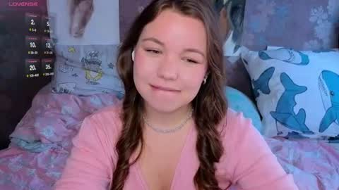Snapshot of emilyart_ chatting on July 14, 3:22 am artist Emily online show from July 14, 3:22 am