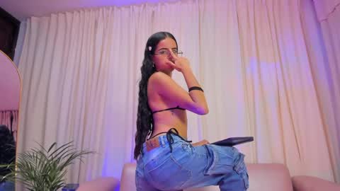 Snapshot of emilyclay_1 chatting on March 28, 7:13 pm Sweet Emily online show from March 28, 7:13 pm