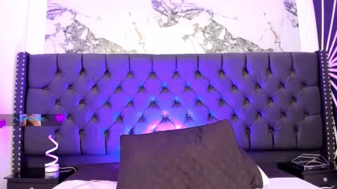Snapshot of emilyevanss1_ chatting on February 1, 5:39 am Emily online show from February 1, 5:39 am