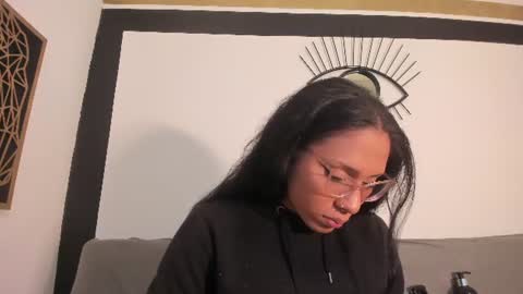 Snapshot of emilygomezz chatting on June 9, 11:22 am Emily online show from June 9, 11:22 am