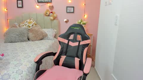 Emily online show from November 15, 10:37 pm