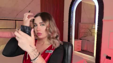 Snapshot of emilyhendrix_ chatting on February 4, 2:23 pm Emily Hendrix online show from February 4, 2:23 pm