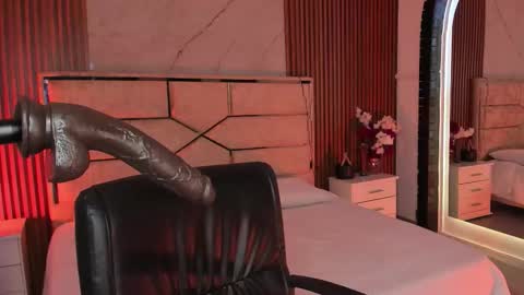 Snapshot of emilyhendrix_ chatting on March 13, 1:51 pm Emily Hendrix online show from March 13, 1:51 pm