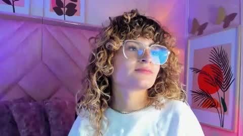 Emilyjonnes  online show from March 12, 8:37 pm