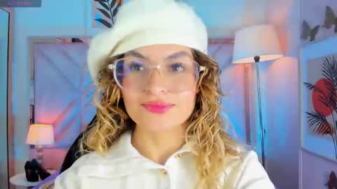 Emilyjonnes  online show from March 14, 7:52 pm