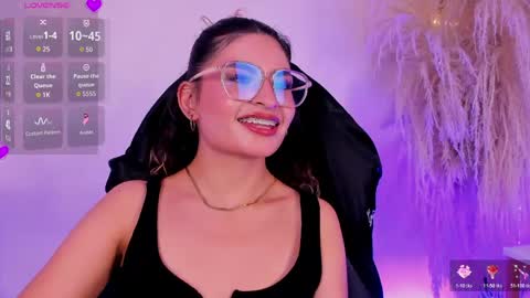 Emilyjonnes  online show from May 29, 4:32 am