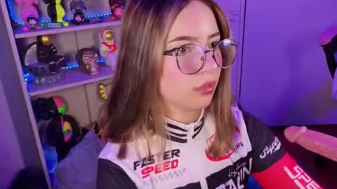 VALEEEN online show from March 25, 3:40 pm