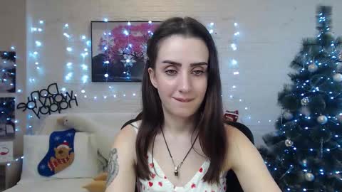 Snapshot of emilylayer chatting on December 14, 5:40 am Emyli online show from December 14, 5:40 am
