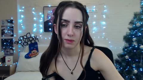 Snapshot of emilylayer chatting on December 15, 3:34 am Emyli online show from December 15, 3:34 am