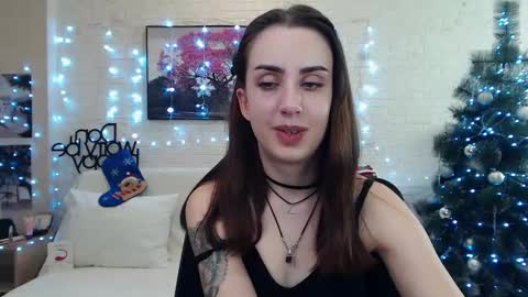 Snapshot of emilylayer chatting on December 18, 10:13 pm Emyli online show from December 18, 10:13 pm