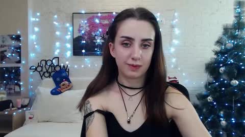 Snapshot of emilylayer chatting on December 19, 1:50 am Emyli online show from December 19, 1:50 am