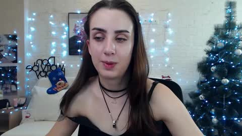Snapshot of emilylayer chatting on December 19, 4:56 am Emyli online show from December 19, 4:56 am