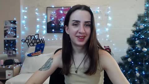Snapshot of emilylayer chatting on December 20, 4:09 am Emyli online show from December 20, 4:09 am