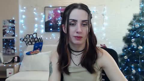 Snapshot of emilylayer chatting on December 22, 9:09 pm Emyli online show from December 22, 9:09 pm