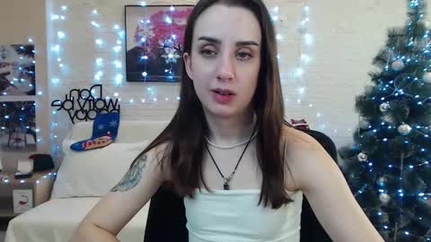 Snapshot of emilylayer chatting on December 24, 12:33 am Emyli online show from December 24, 12:33 am
