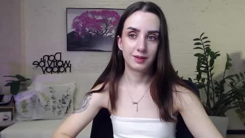 Snapshot of emilylayer chatting on January 5, 3:22 am Emyli online show from January 5, 3:22 am