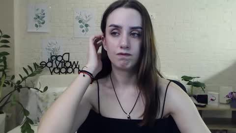 Snapshot of emilylayer chatting on January 7, 3:24 am Emyli online show from January 7, 3:24 am