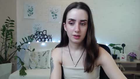 Snapshot of emilylayer chatting on January 10, 3:29 am Emyli online show from January 10, 3:29 am