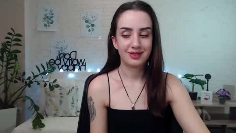 Snapshot of emilylayer chatting on January 11, 8:43 pm Emyli online show from January 11, 8:43 pm