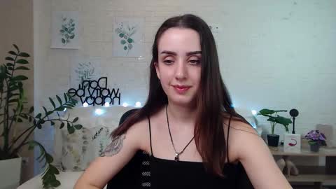 Snapshot of emilylayer chatting on January 12, 2:56 am Emyli online show from January 12, 2:56 am