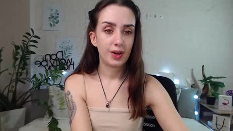 Snapshot of emilylayer chatting on February 4, 3:11 am Emyli online show from February 4, 3:11 am