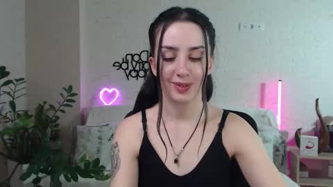 Snapshot of emilylayer chatting on March 3, 6:55 pm Emyli online show from March 3, 6:55 pm