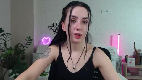 Snapshot of emilylayer chatting on March 4, 1:01 am Emyli online show from March 4, 1:01 am