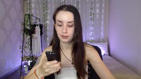 Snapshot of emilylayer chatting on September 10, 5:24 pm Emyli online show from September 10, 5:24 pm