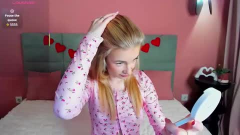 Snapshot of emilymagnificent chatting on February 7, 1:53 am emilymagnificent online show from February 7, 1:53 am