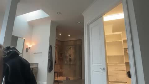 Snapshot of emilyparkerrr chatting on February 20, 8:09 pm emilyparkerrr online show from February 20, 8:09 pm