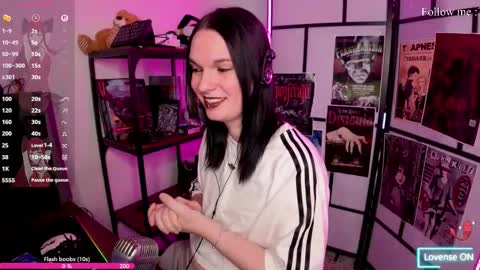 Snapshot of emilyretcher chatting on January 6, 2:21 pm Julia Lamperouge online show from January 6, 2:21 pm