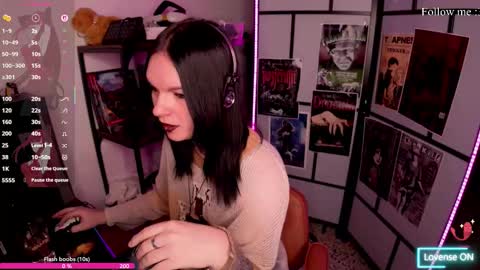 Snapshot of emilyretcher chatting on January 12, 7:35 am Julia Lamperouge online show from January 12, 7:35 am